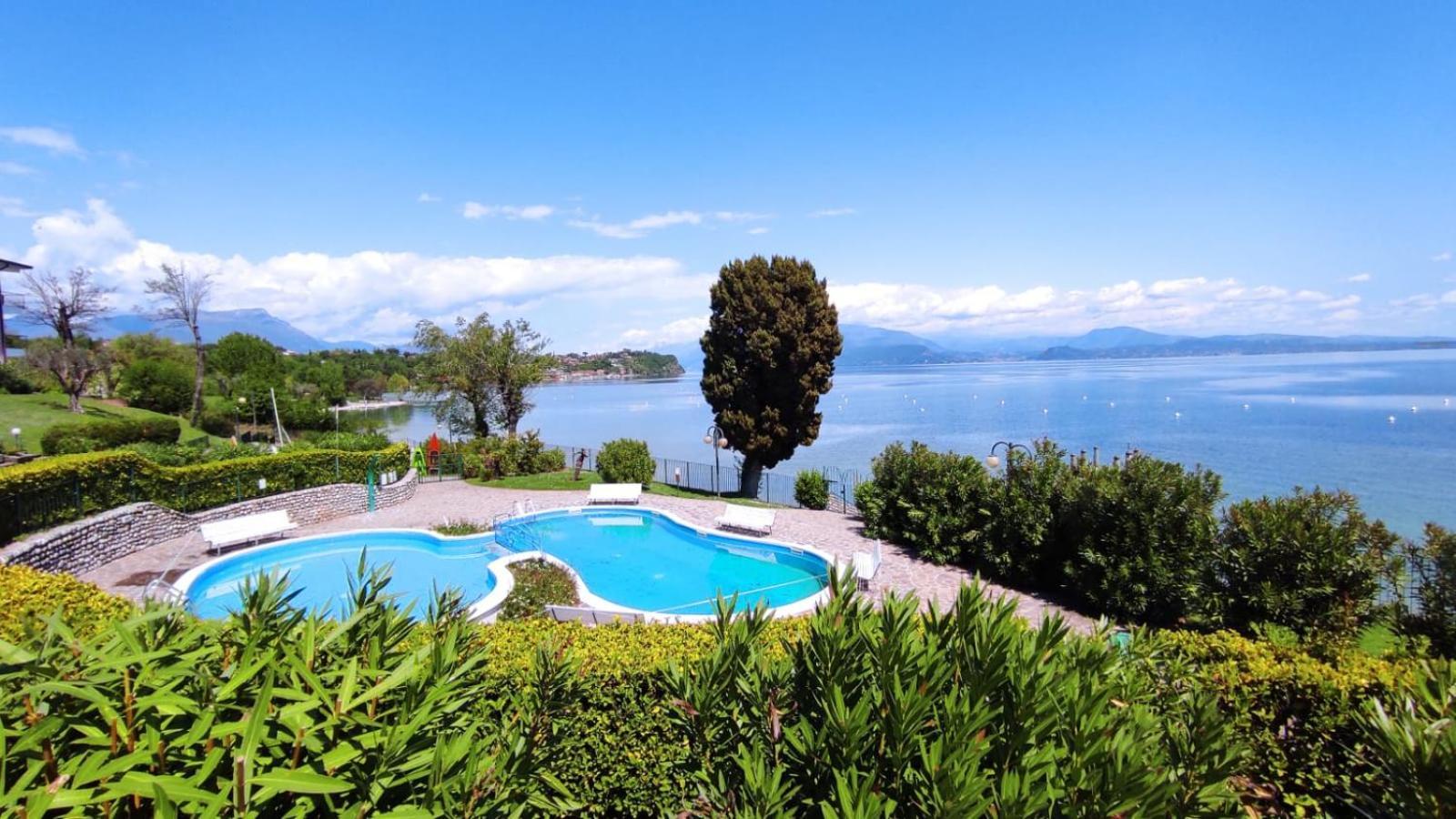 Front Lake Amazing View Манерба-дель-Гарда Екстер'єр фото