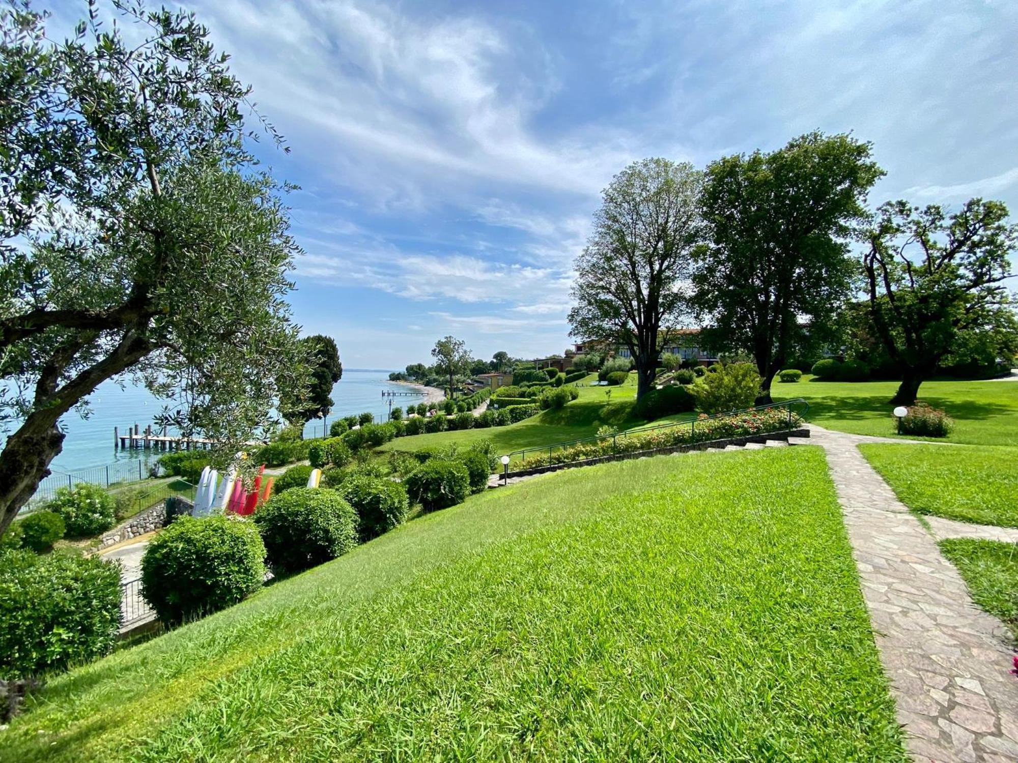 Front Lake Amazing View Манерба-дель-Гарда Екстер'єр фото